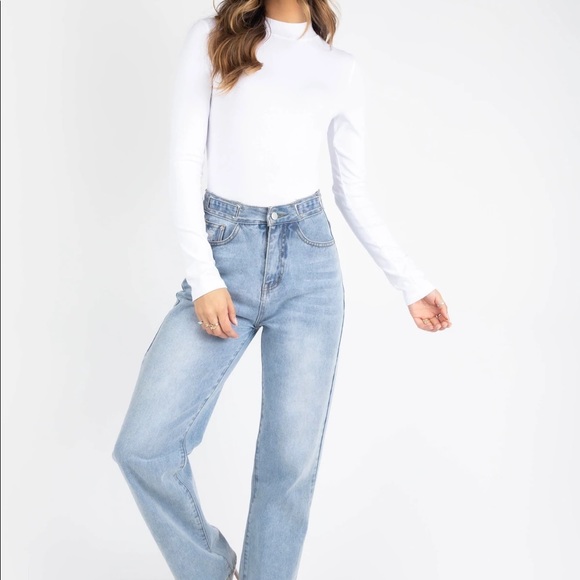 Kittenish STAY SIMPLE WHITE MOCK NECK BODYSUIT - Picture 2 of 3